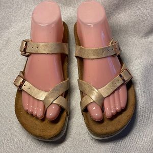 A Giannetti Synthetic Leather Mules Sandal Cork Footbed. Size 8,5